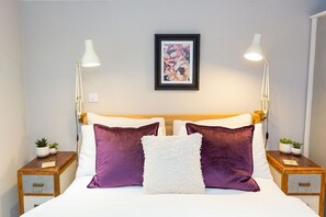 1 bedroom, iron/ironing board, WiFi, bed sheets - Eden Lodge (with private hot tub) (Wellington)
