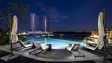 Outdoor pool, pool loungers