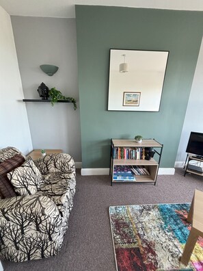 Smart TV, DVD player, books