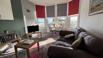 Smart TV, DVD player, books