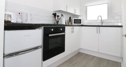 Modern Superior Chalet 5 min stroll Scratby Beach - handy for the Broads