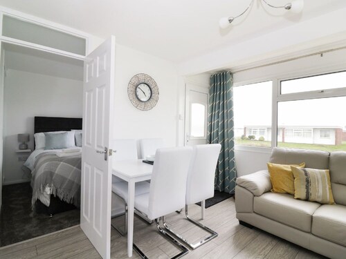 Modern  Superior Chalet  5 min stroll Scratby Beach - handy for the Broads