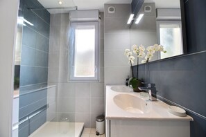 Hair dryer, towels