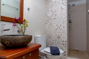 Appartamento | Bagno | Set di cortesia gratuito, asciugacapelli, asciugamani