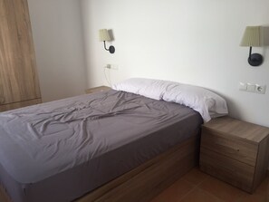 2 bedrooms, WiFi, bed sheets