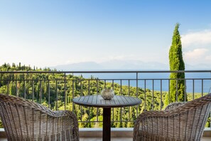 Outdoor dining - Luxury Villa with Heated Infinity Pool, Spectacular Sea Views, Great Location (Fiskardo)