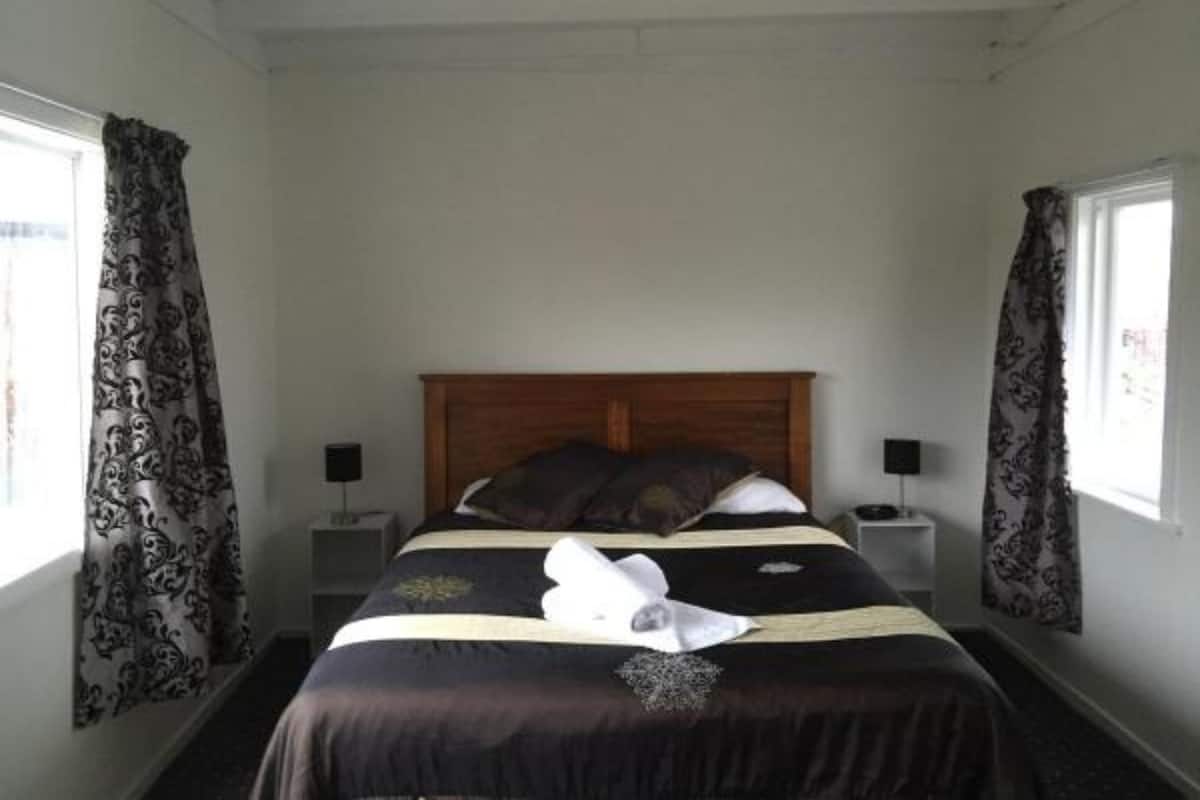 Double Room with Private Bathroom | Free WiFi, individually decorated, individually furnished