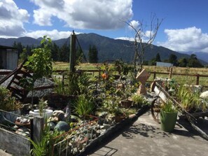 Garden - Kokatahi Valley Country Inn (Kokatahi)
