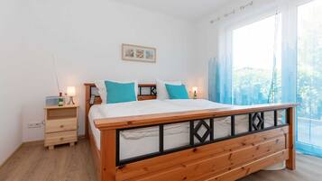 3 bedrooms, travel cot, WiFi, wheelchair access