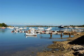 A marina with various boats docked, calm water, and a clear sky. - Spacious 4-Bedroom Oasis for 8, No Pets, 3 Parking Spaces (Ližnjan)