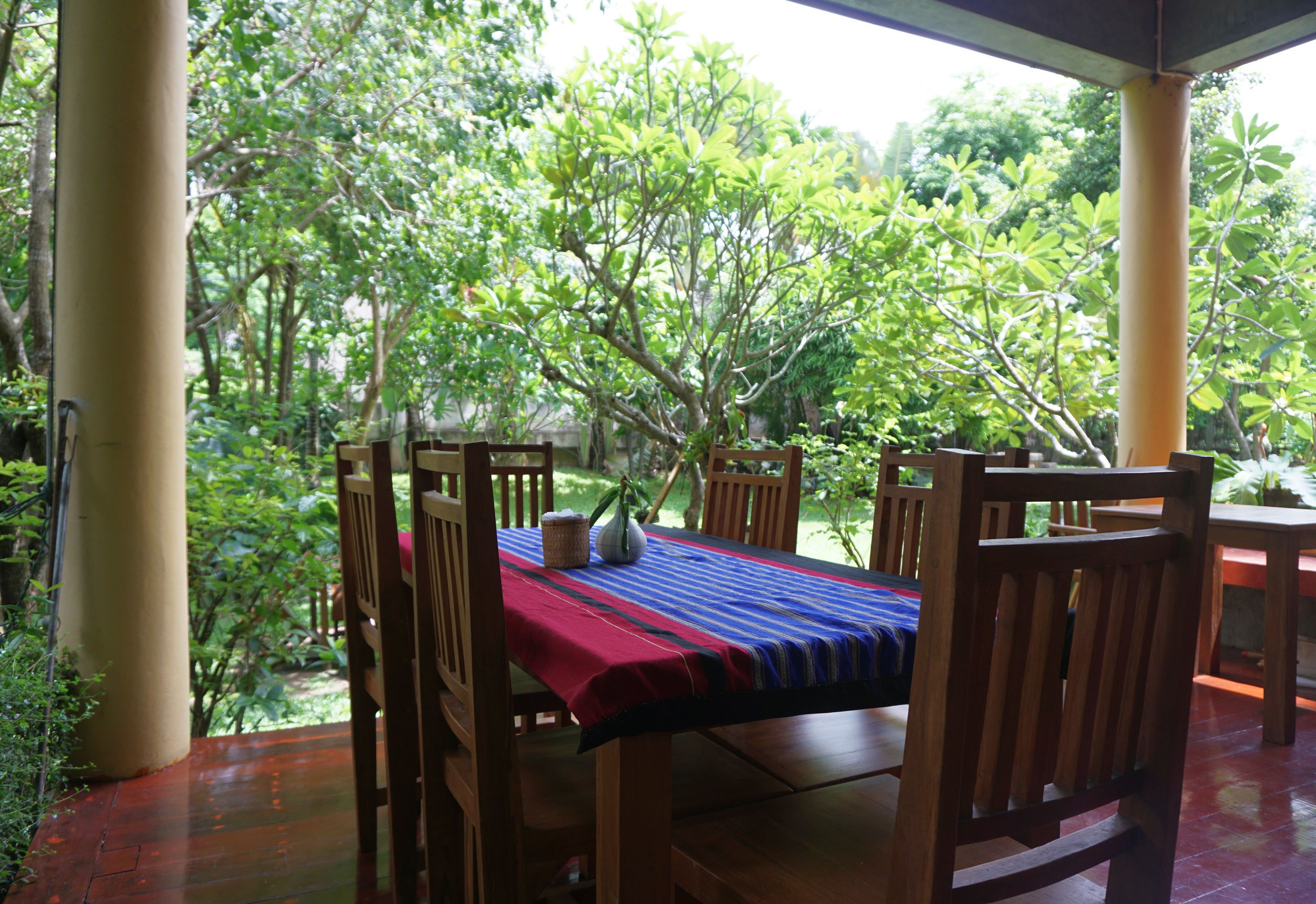 Bữa sáng đặc sản địa phương hàng ngày (150 THB/mỗi người) 