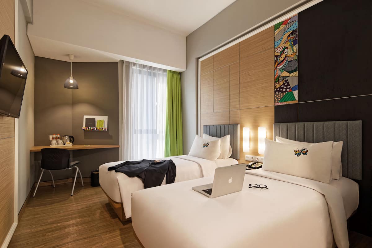 Happiness Twinbed | Desk, blackout drapes, bed sheets