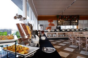 Restaurant - MaxOneHotels.com at Platinum Hayam Wuruk Jakarta (Jakarta)