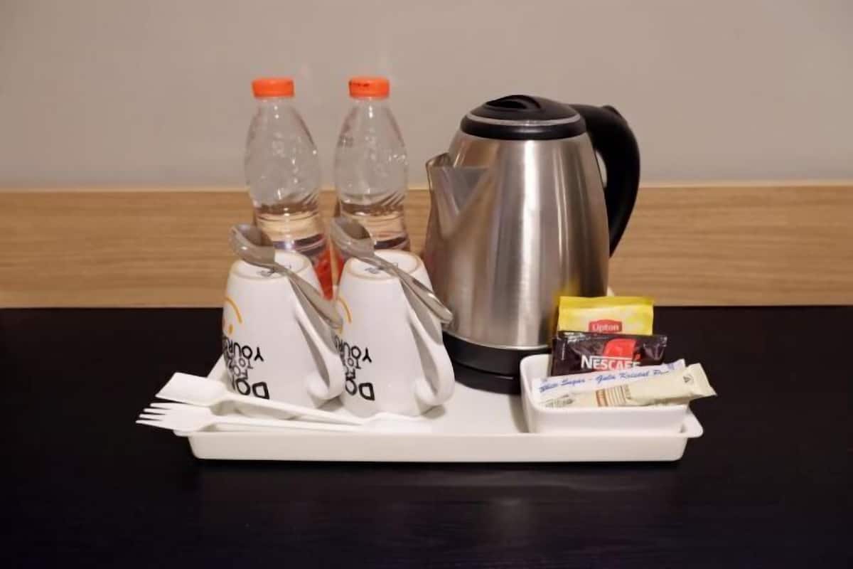 Kopi dan/atau alat penyeduh kopi