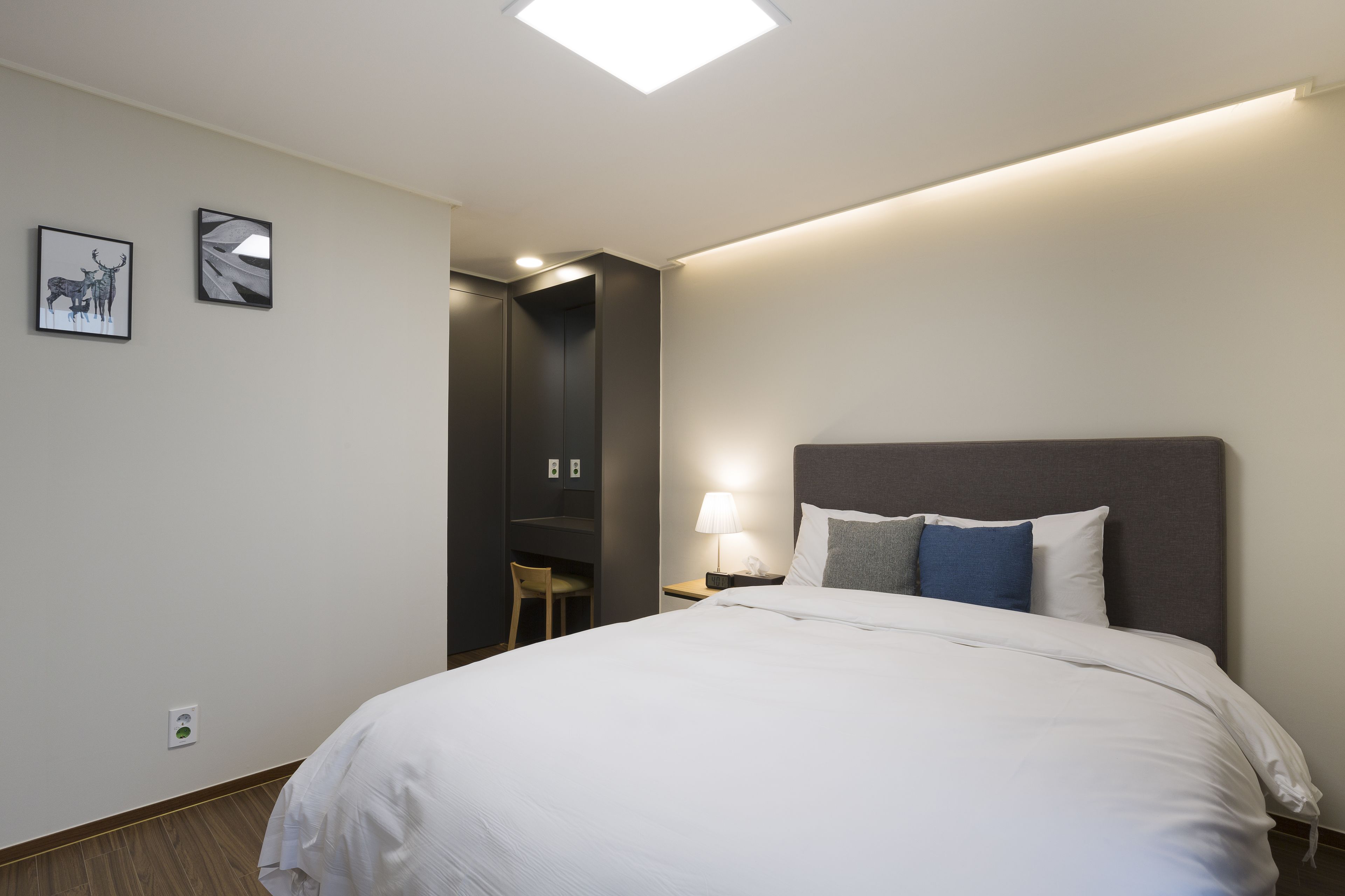 soundproofing, free wifi, bed sheets