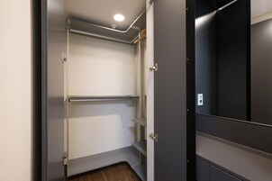 Soundproofing, free WiFi, bed sheets