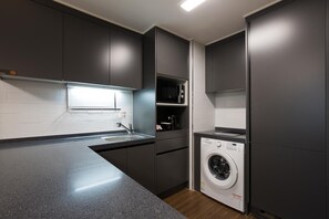 Frigobar, tetera/pava eléctrica