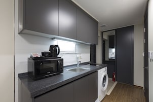 Frigobar, tetera/pava eléctrica