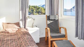 9 Schlafzimmer, Reisekinderbett, kostenloses WLAN, Bettwäsche