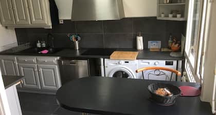 wonderful bright & comfortable flat. 4ch / 2sdb-9pers + free parking 900m cathedral