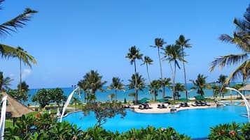 3 outdoor pools, sun loungers