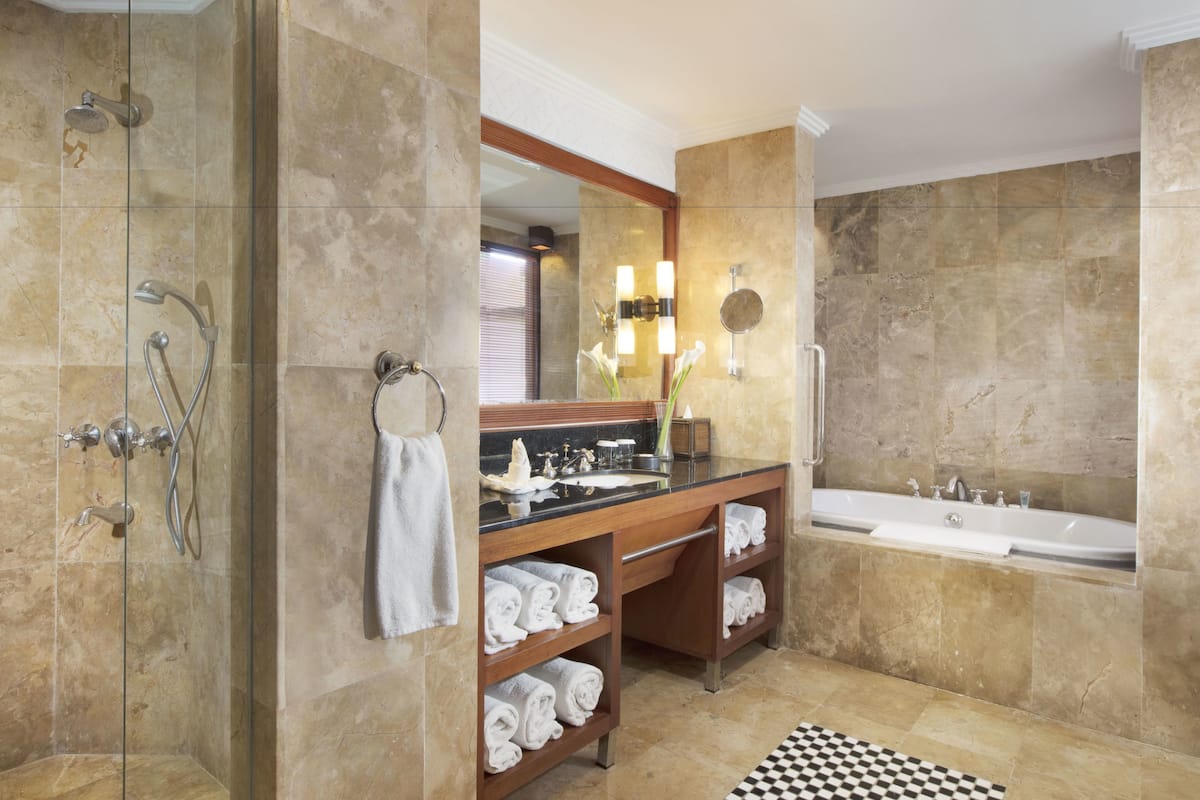 separate bathtub and shower, deep-soaking bathtub, free toiletries