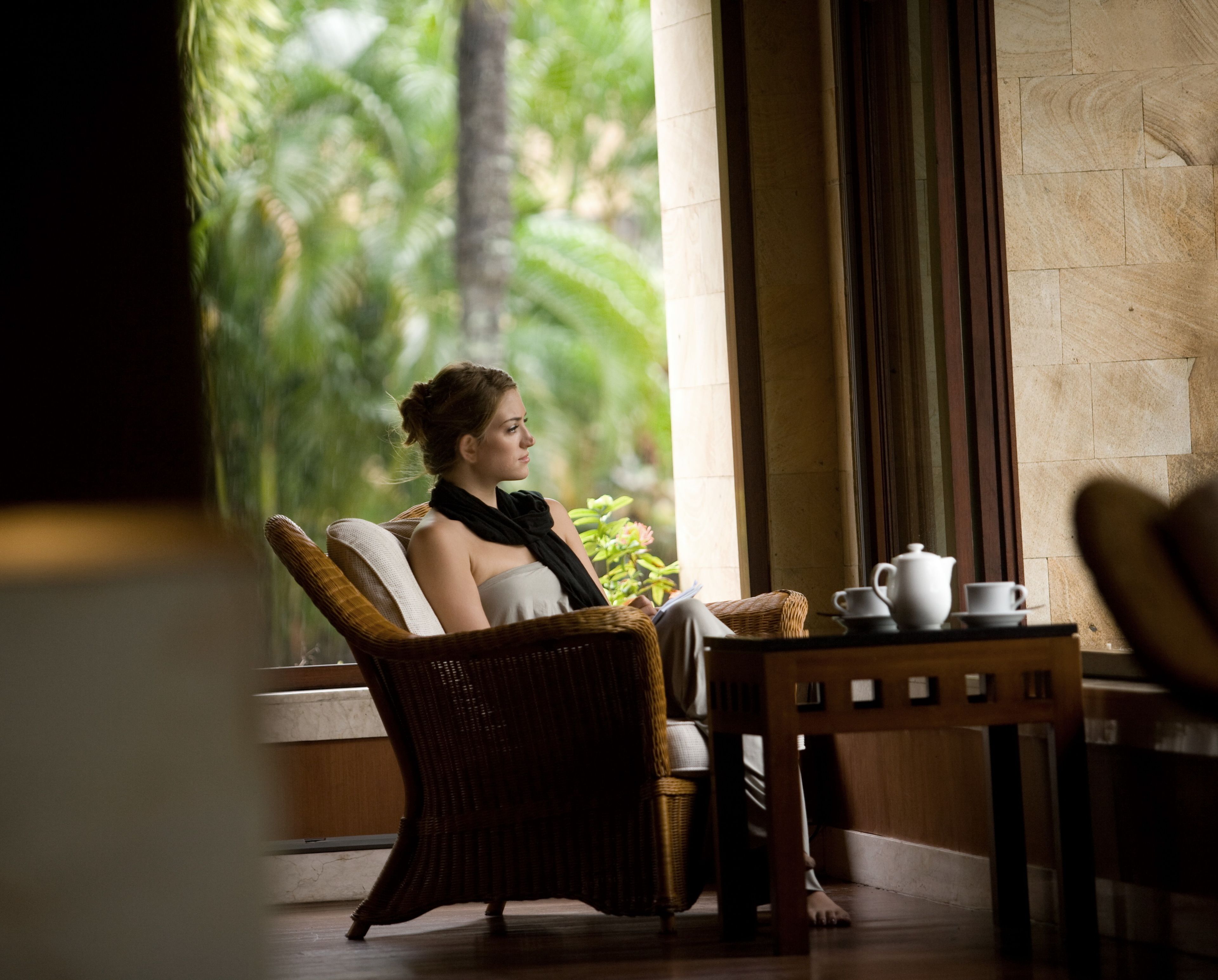 2 bars/lounges, poolside bar