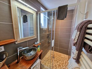 Shower, hair dryer, towels - Villa Ker Anna, 4 people, seafront (Cléder)