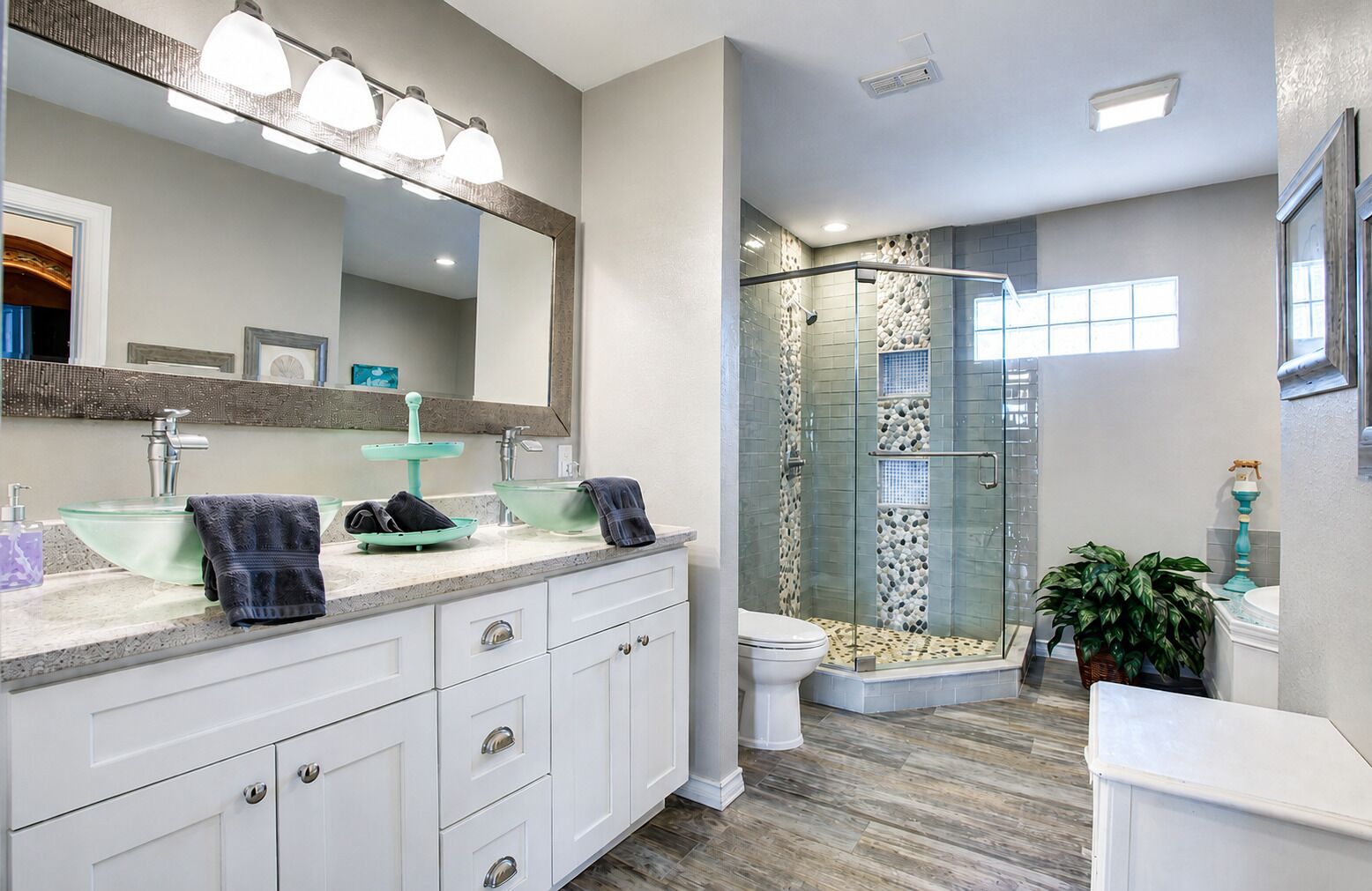 Bathtub, jetted tub, hair dryer, towels