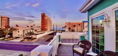 ACCESO DIRECTO A LA PLAYA / Diapositiva interior y exterior / HGTV presentado / / Capacidad 26
