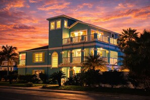 Exterior - 100 Steps to Sand/ Private Pool/ 2 Slides/ Sleep24 (South Padre Island)