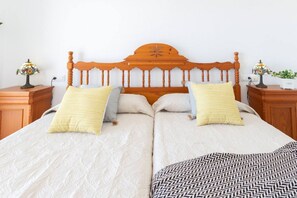 2 habitaciones, tabla de planchar con plancha, cuna de viaje y wifi 