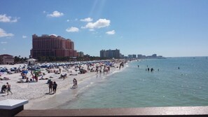Chaise longue, serviettes de plage