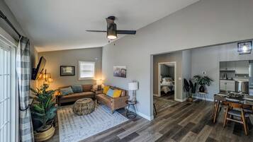 Smart TV, fireplace