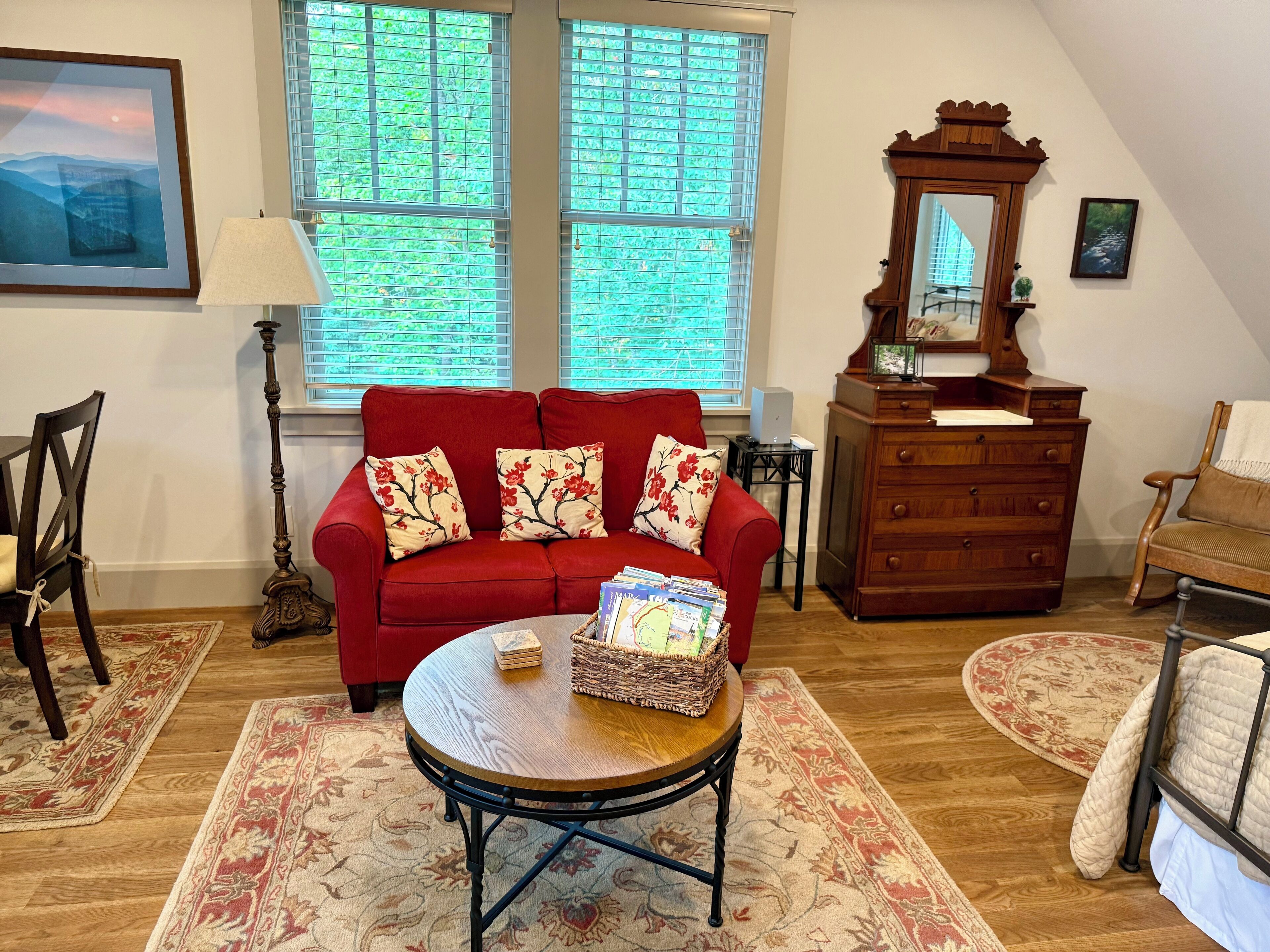 Black Mountain Babbling Brook Bungalow - Black Mountain, NC