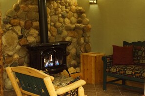 Interior - Solar & Wind Powered Lodge on 160 Acres - Discount for 3+ nights (Fairview)