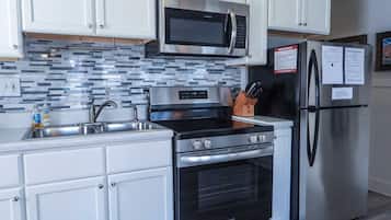 Fridge, microwave, oven, coffee/tea maker