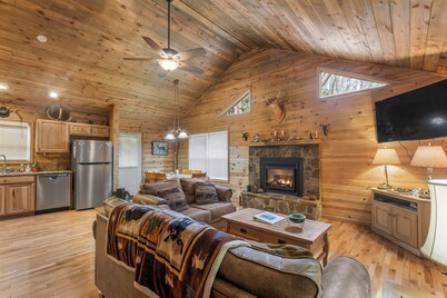Log cabin nestled in the mountains and situated on Collett Creek