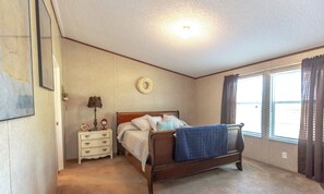 3 bedrooms, internet, bed sheets