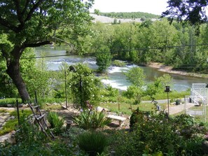 Property grounds - Private French Manior overlooking the Spring River (Hardy)
