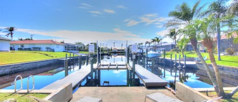 Piscina all'aperto, una piscina riscaldata