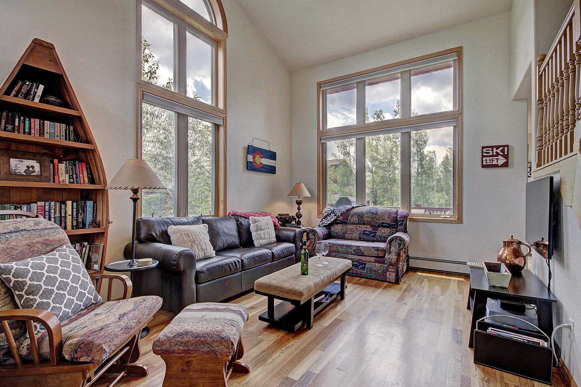 Beautiful & Spacious Duplex Nestled in the Woods. Sleeps 10. 9040