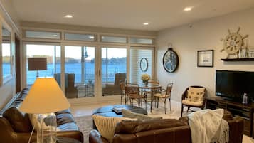 Una Smart TV, un reproductor de DVD