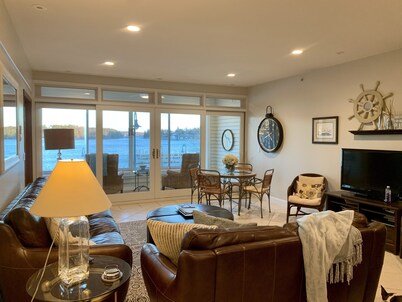 On Round Lk in the Heart of Charlevoix w Garage. Walking Distance to Everything.
