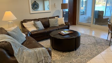 Una Smart TV, un reproductor de DVD