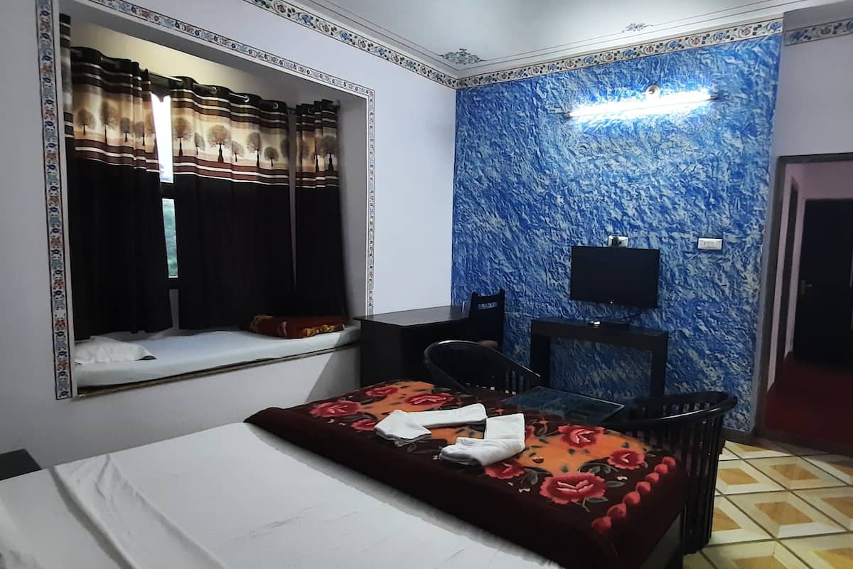 Delux Room | In-room safe, soundproofing, iron/ironing board, free WiFi