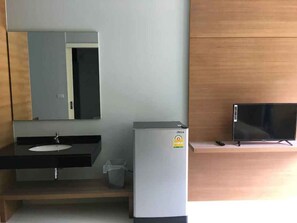 Quarto casal standard | Escrivaninha, Wi-Fi de cortesia, roupa de cama