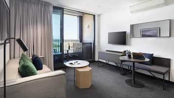 Apartamento ejecutivo, 1 habitación | Zona de estar | Una televisión de pantalla plana