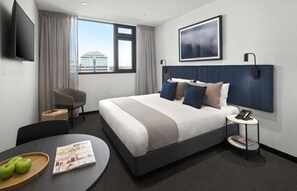 Departamento ejecutivo, 1 habitación | 1 habitación, caja de seguridad en la habitación y escritorio