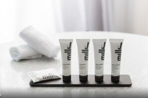 Bruser, gratis toiletartikler, hårtørrer, håndklæder